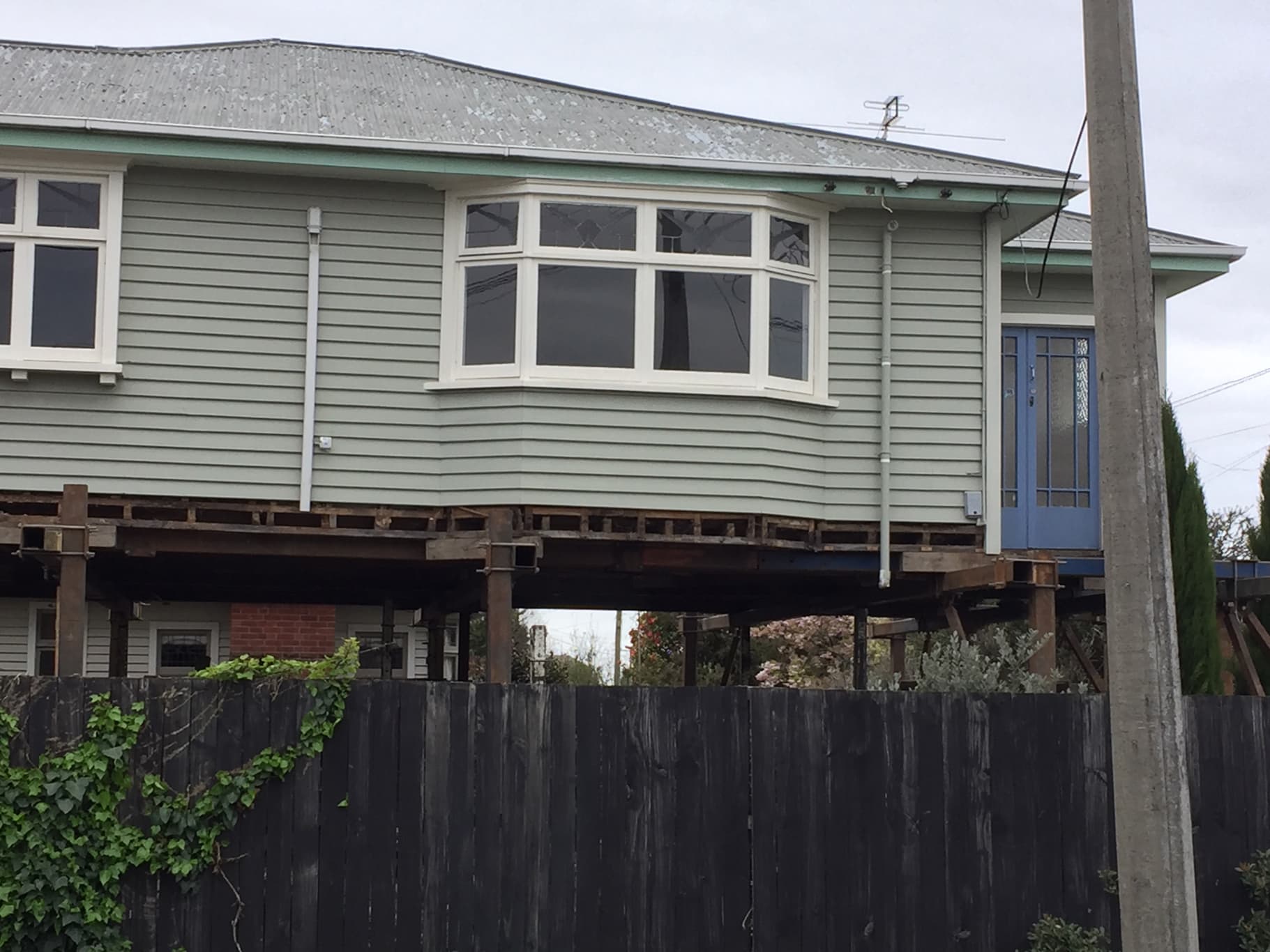 Canterbury house lifting service from Heritage House Relevellers