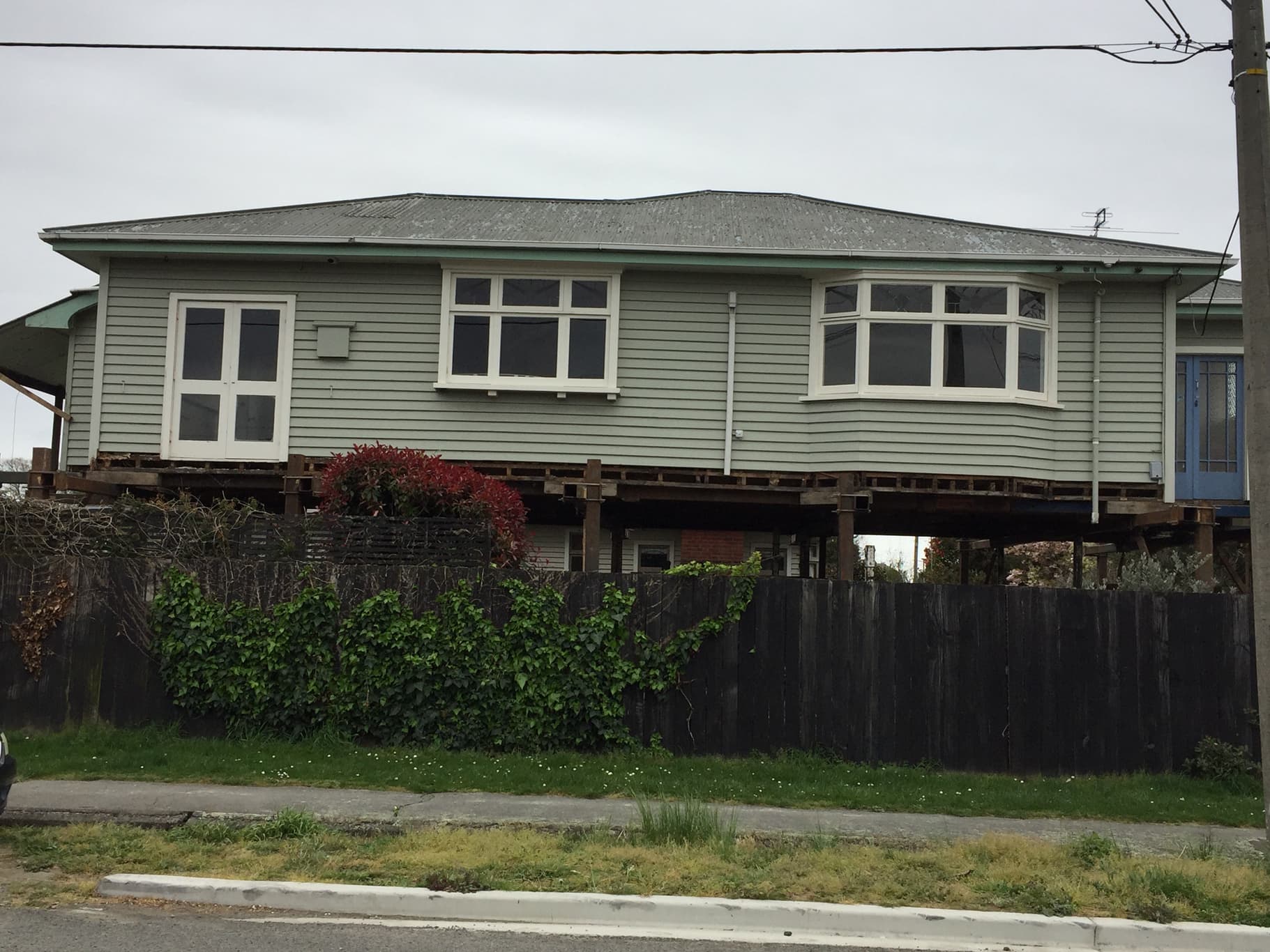Canterbury house lifting service from Heritage House Relevellers