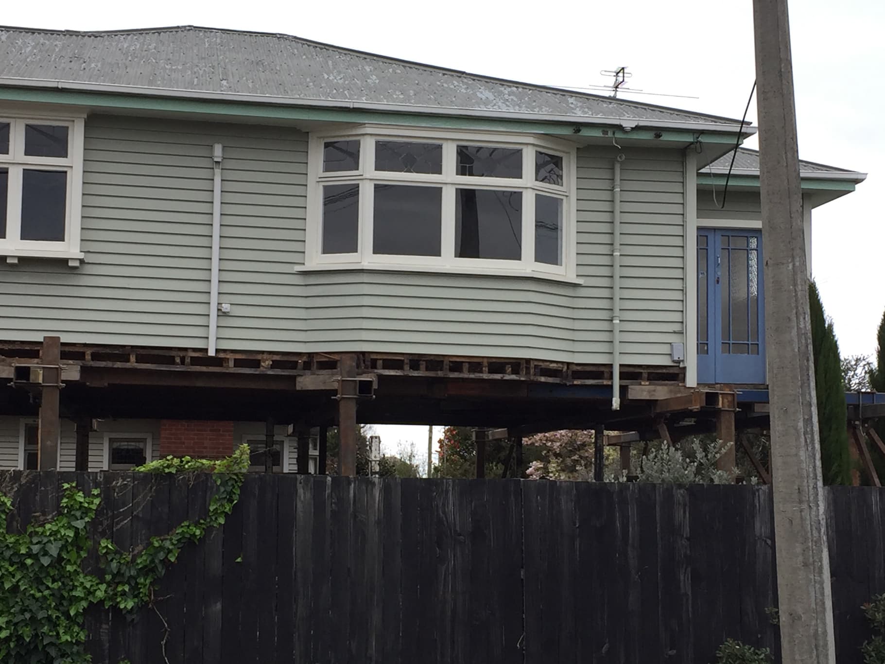 Canterbury house lifting service from Heritage House Relevellers
