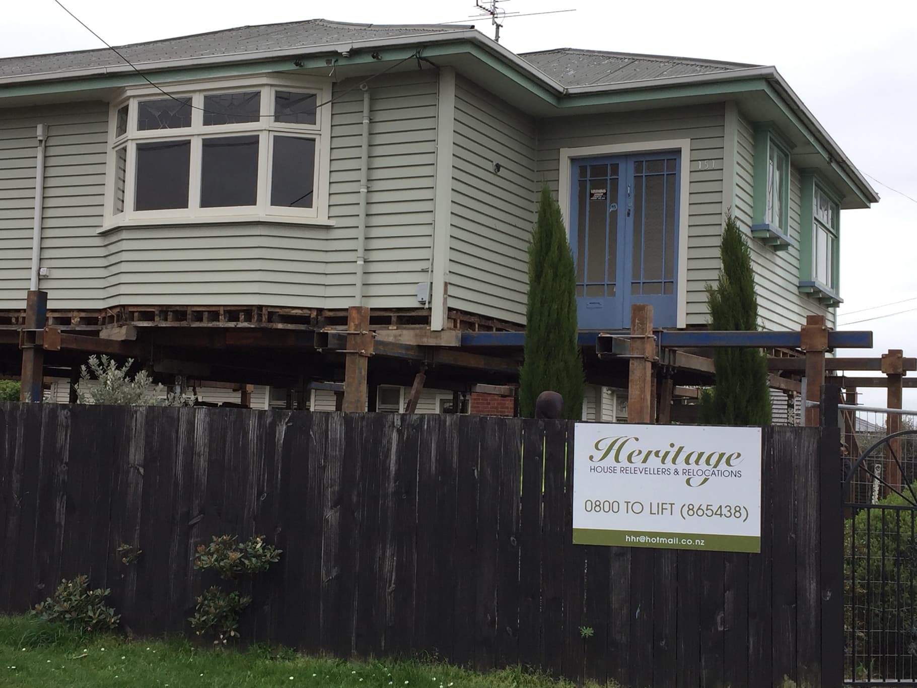 Christchurch house lifting service from Heritage House Relevellers